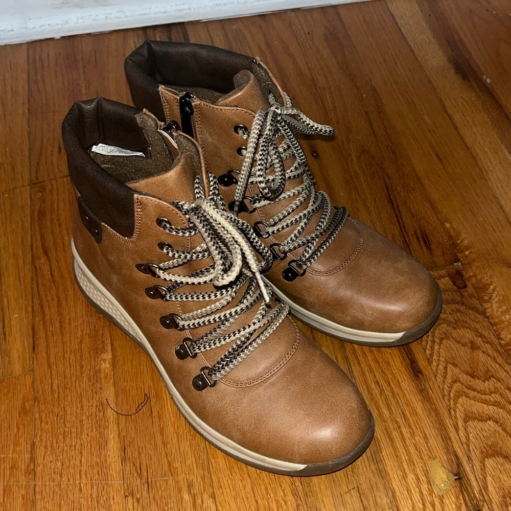 Women’s Winter Lace Up Boot